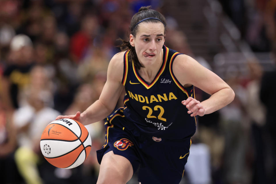 INDIANAPOLIS, INDIANA - SEPTEMBER 15: Caitlin Clark #22 of the Indiana Fever drives to the basket against the Dallas Wings at Gainbridge Fieldhouse on September 15, 2024 in Indianapolis, Indiana. NOTICE TO USER: The User expressly acknowledges, and agrees that, by downloading and or using this photo, the User agrees to the terms and conditions of the Getty Images License Agreement. (Photo by Justin Casterline/Getty Images)